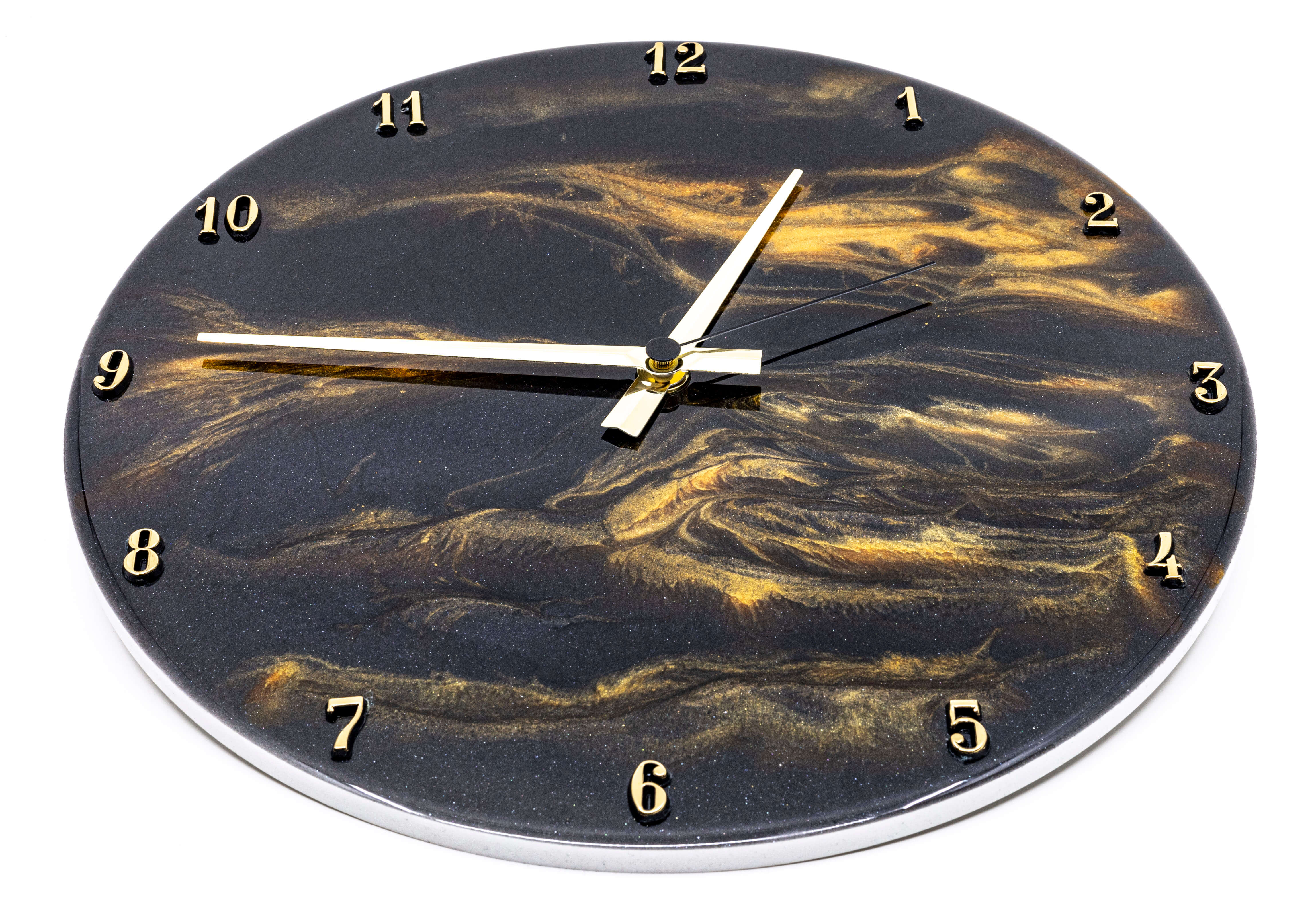 dřevěné hodiny z Rožnova pod Radhoštěm